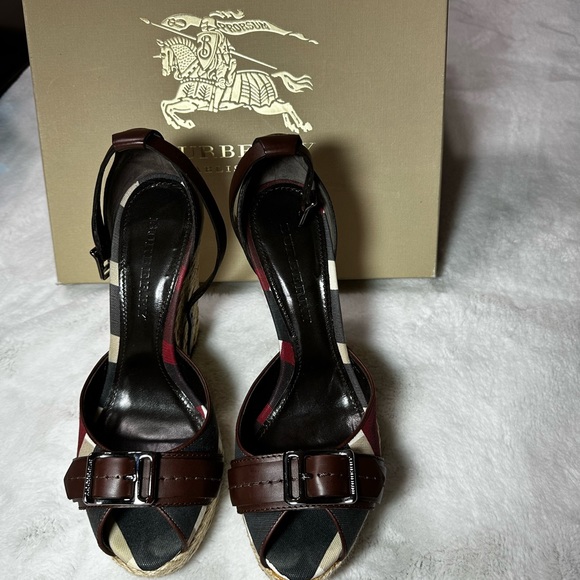 Authentic Burberry Wedged Heels - Picture 9 of 16